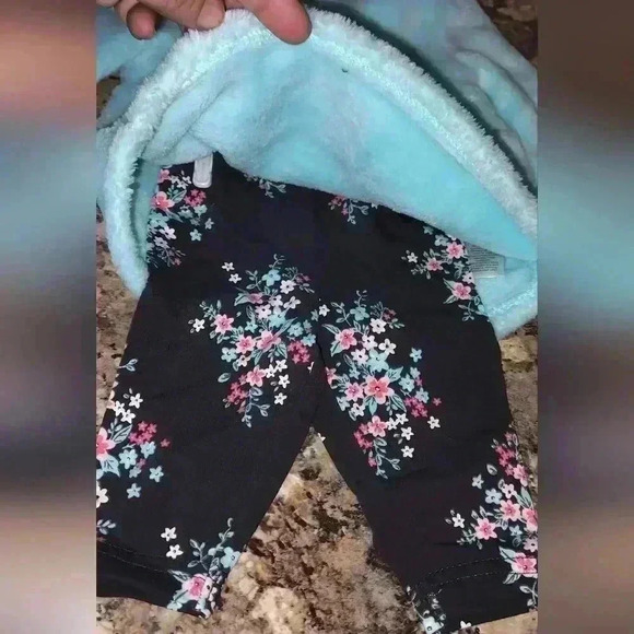 Carter's 2 piece outfit coated top and pants. Size 3 months brand new with tags - Picture 4 of 8